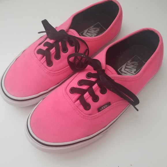 vans off the wall pink shoes